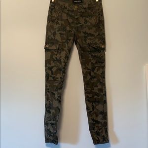 Camo cargo skinny jeans